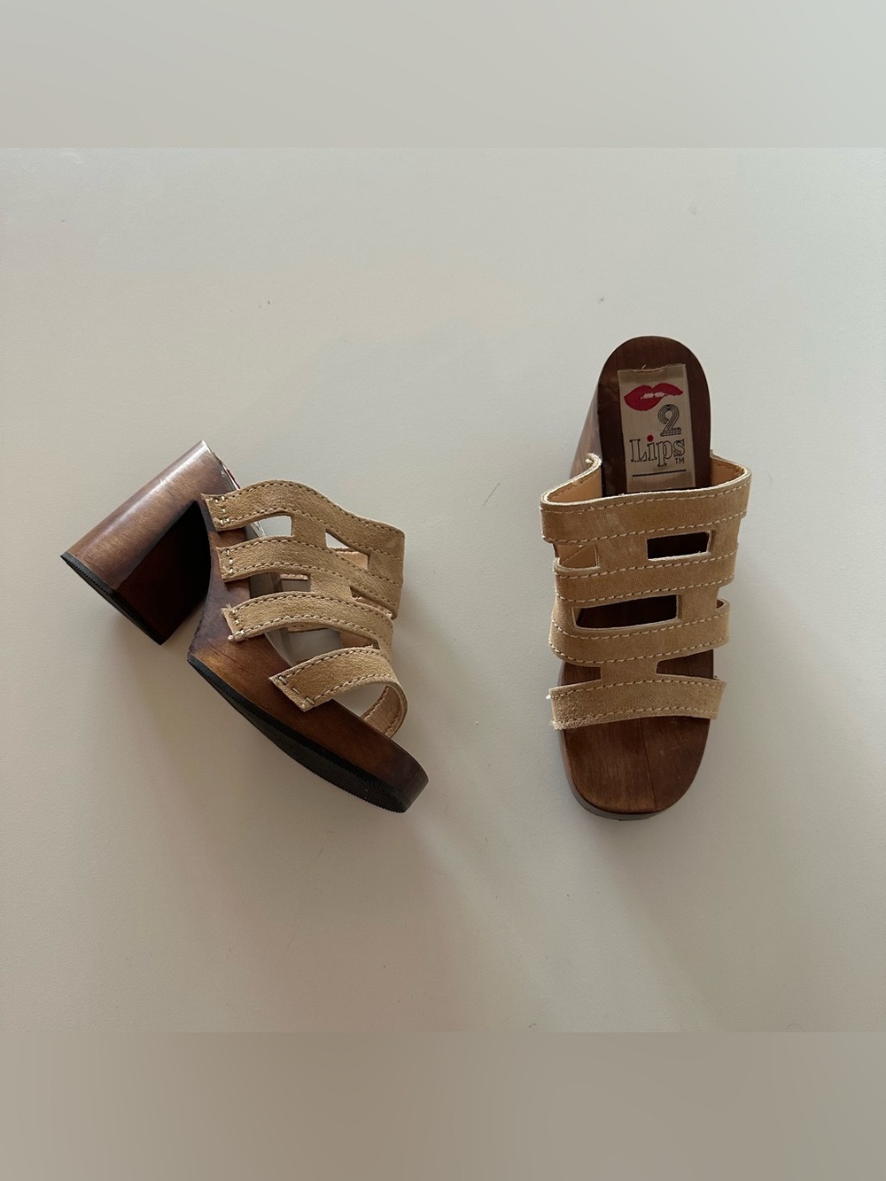 Vintage Y2K 2 Lips Faux Suede Wooden Sandals 7 Chunky Platform Tan